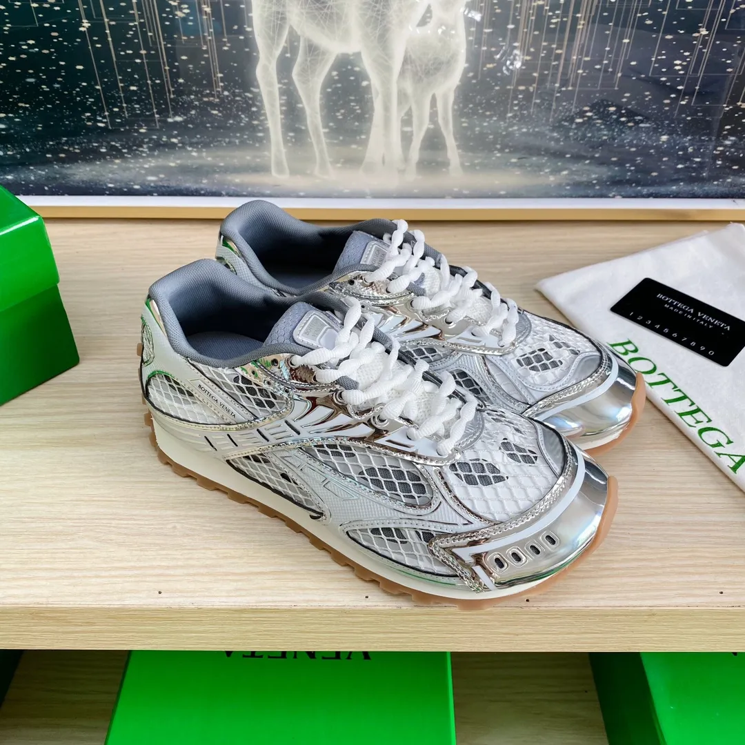 p620🐮🐮High-end version, the original 1:1 couple style new model is on the shelves🔥BV Orbit sneakers Wang Yibo's same style couple's Dad Runner sneakers, made of lightweight technical mesh fabric. Features a geometric patterned rubber outsole. The outsole is made of color-blocked TPU outsole. Size: women’s shoes 35-40, men’s shoes 39-45.
